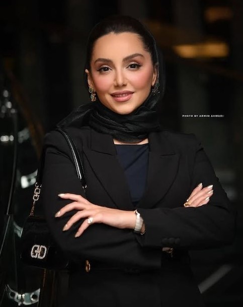 ساعت 400 میلیونی نازنین بیاتی