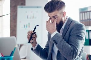  توصیه مهم یک متخصص چشم برای کار با گوشی موبایل | راز تار شدن دید فاش شد