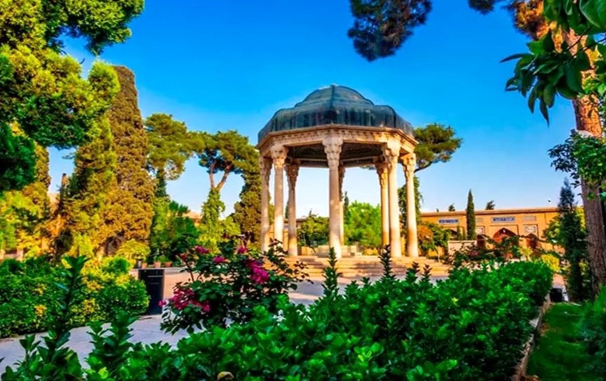 فال حافظ امروز چهارشنبه ۲ مهر ۱۴۰۴ | تفسیر دقیق فال حافظ امروز شما !